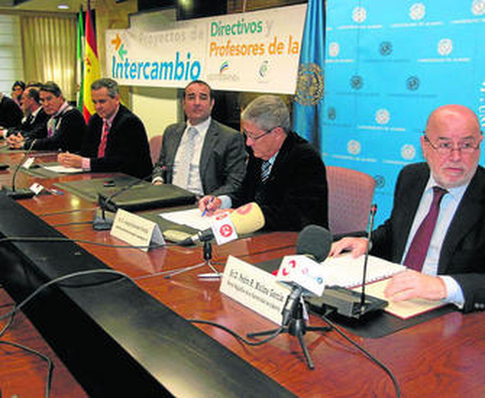 El rector de la UAL fue el encargado de presentar el programa.