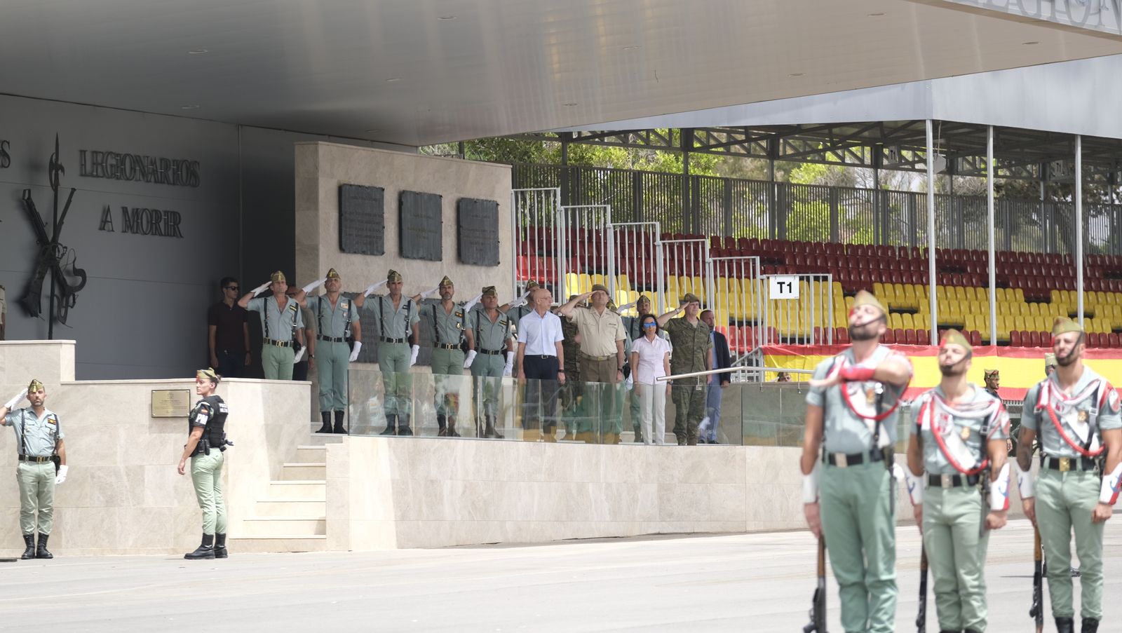 Visita de la Ministra de Defensa Margarita Robles a La Legión Española, en Viator
