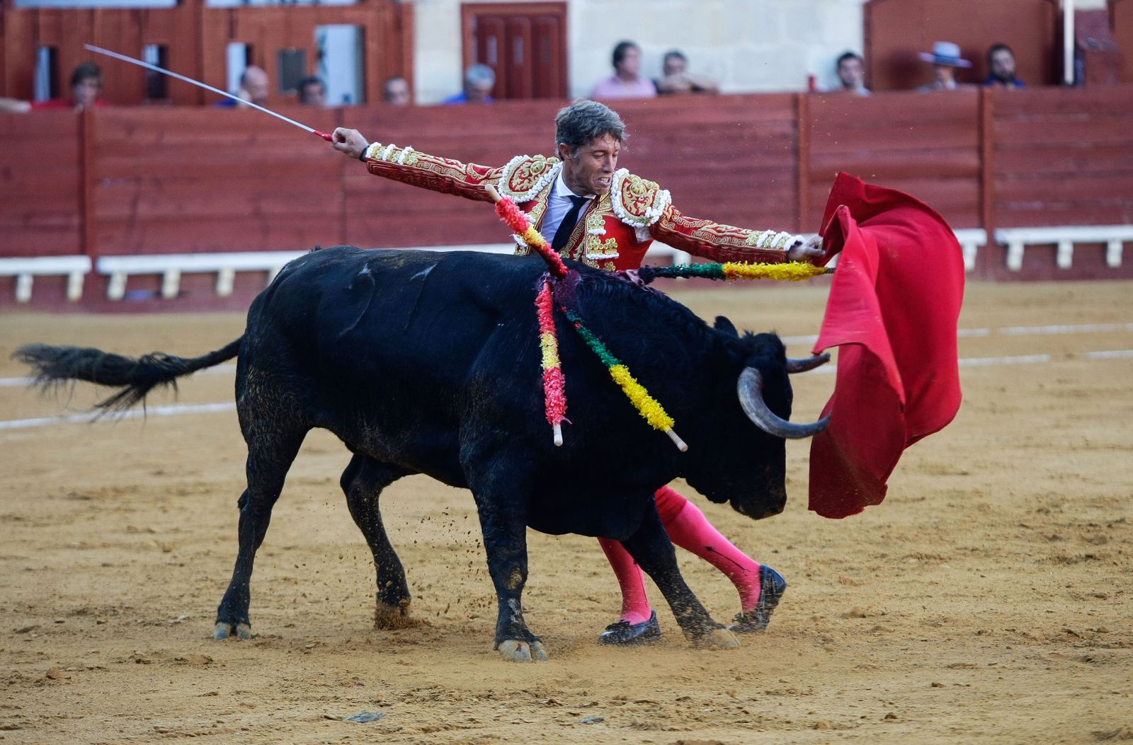 Las imágenes de la corrida de toros en El Puerto con Escribano, Morilla y Pinar