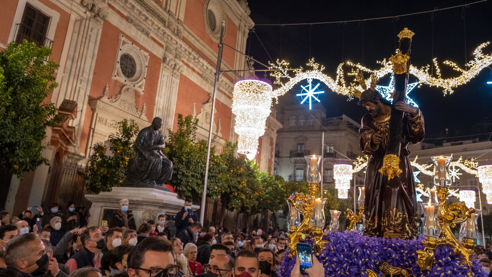 El vía crucis extraordinario de la Candelaria, en imágenes