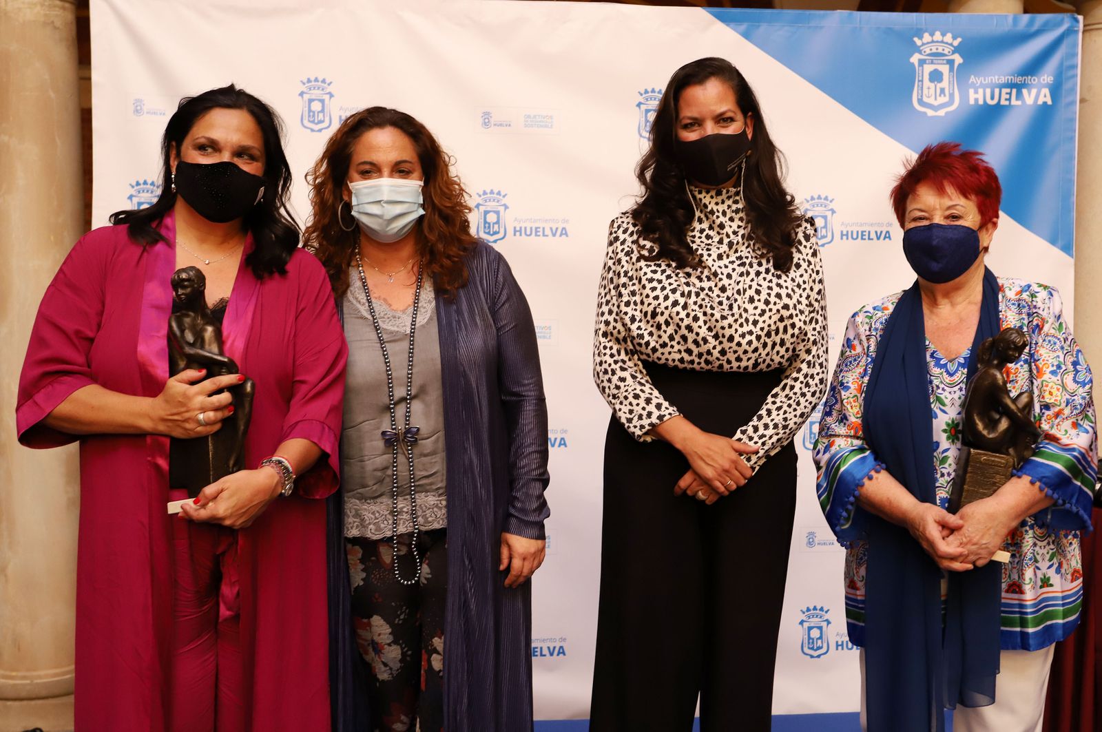 Imágenes de la entrega del Premio Marismas a Juana Carrillo y a Gabriela de la Fuente en su XIX edición