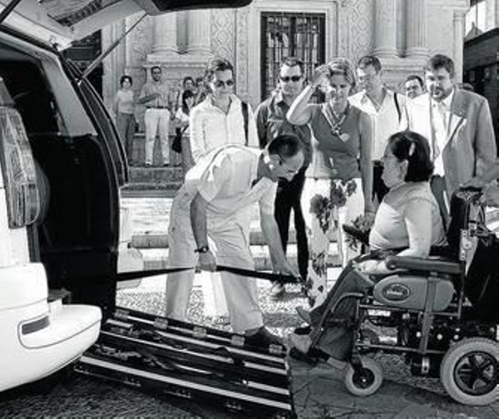 Imagen del primer taxi adaptado que comenzó a operar en la ciudad en el año 2003.