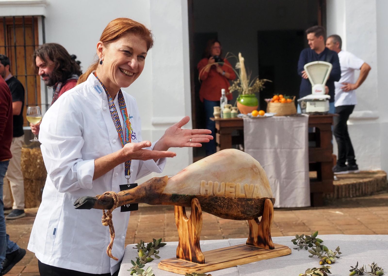 Un jamón con el nombre de Huelva escrito en relieve.
