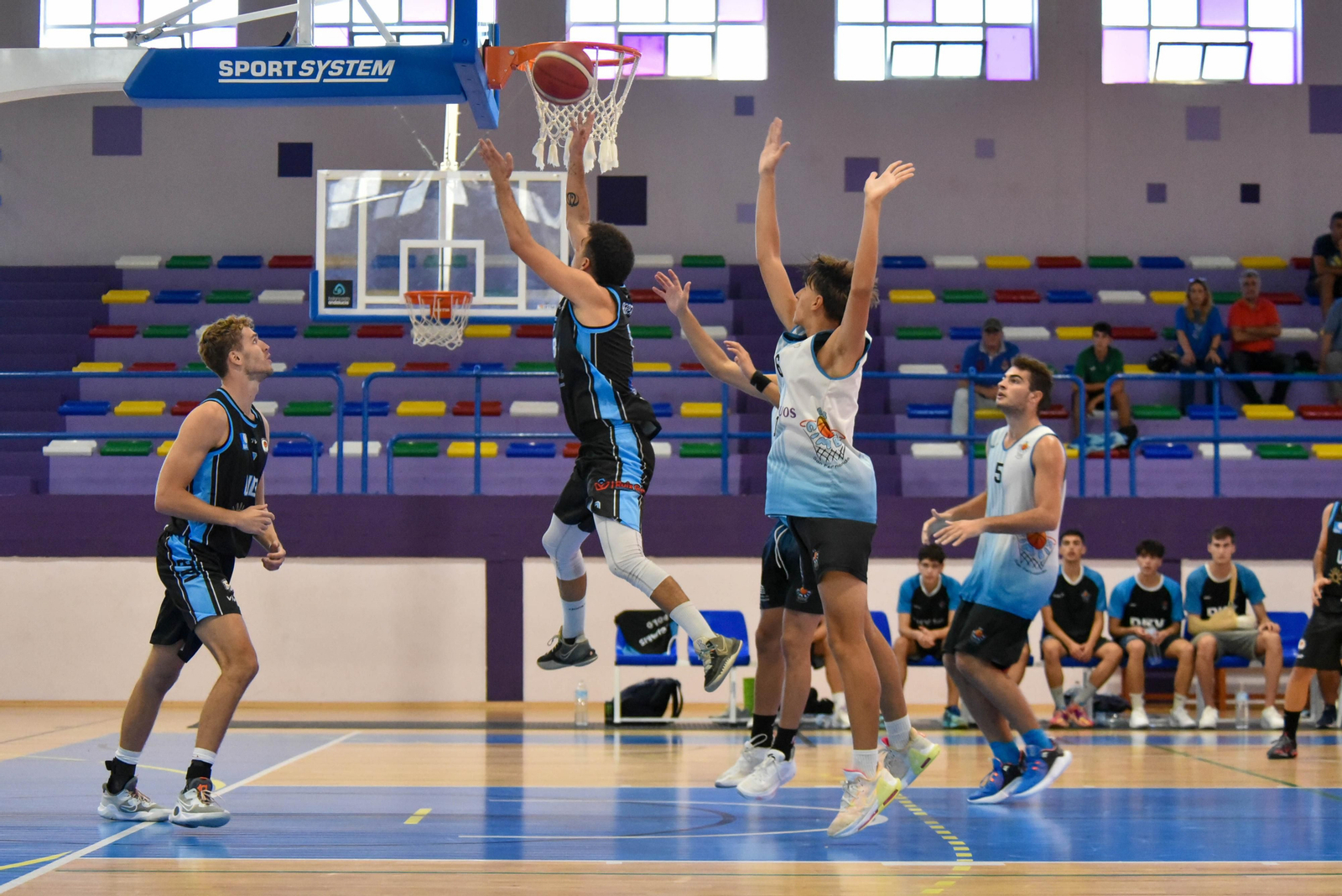 Las fotos de la semifinal de la Copa Diputación de baloncesto: ULB-Cimbis
