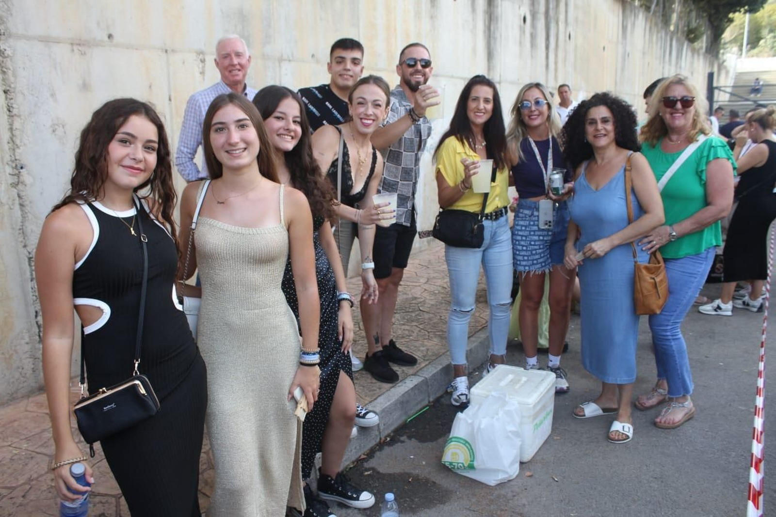 Búscate en el concierto solidario al que acudieron 10.000 personas en Ubrique