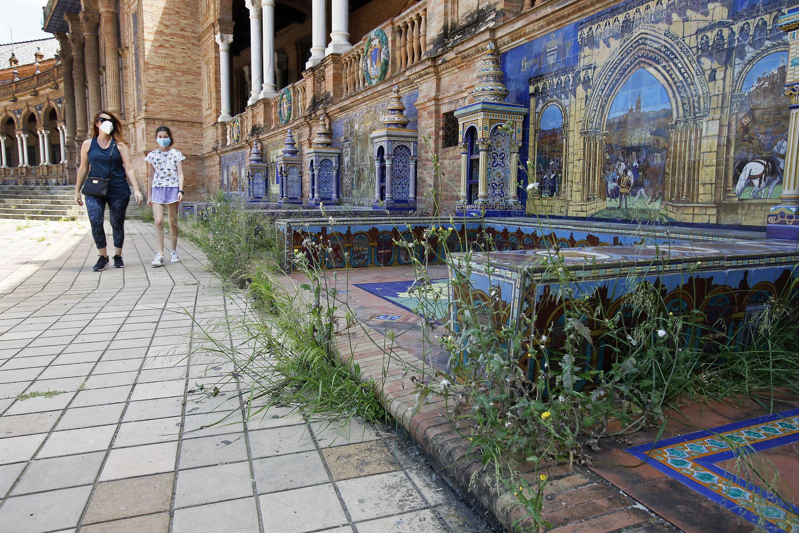 Abandono en la Plaza de España por el confinemiento