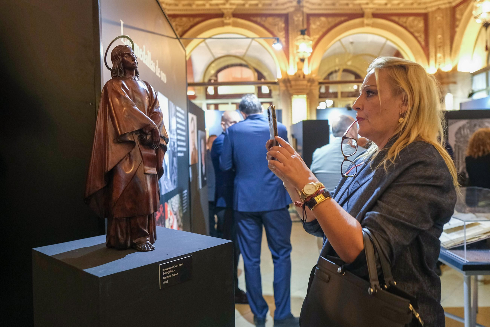 Inauguración la exposición 100 Años de hermandad. Los Estudiantes. En el Real círculo de Labradores