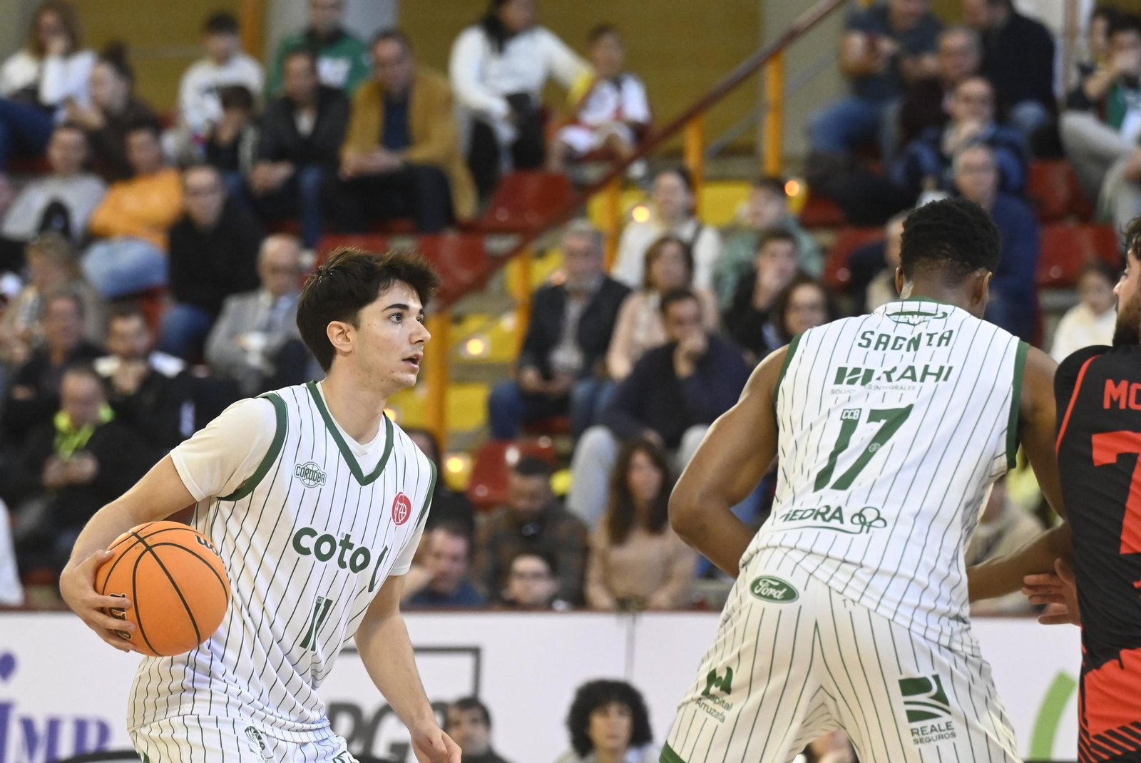 Las mejores fotos del ambiente en Vista Alegre para el Coto Córdoba - Logrobasket
