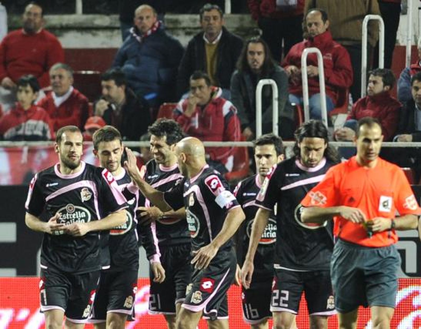 El Sevilla deja escapar otros dos puntos en su casa ante el Dépor y ya acumula 16 puntos perdidos en casa. /AFP