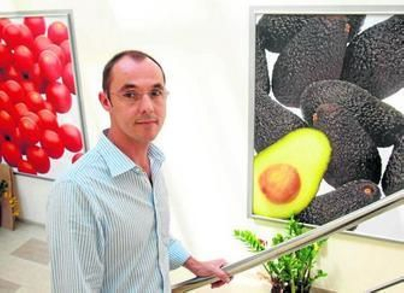 Antonio Lavao, propietario de Frunet, en las instalaciones de la empresa en Algarrobo, en Málaga.