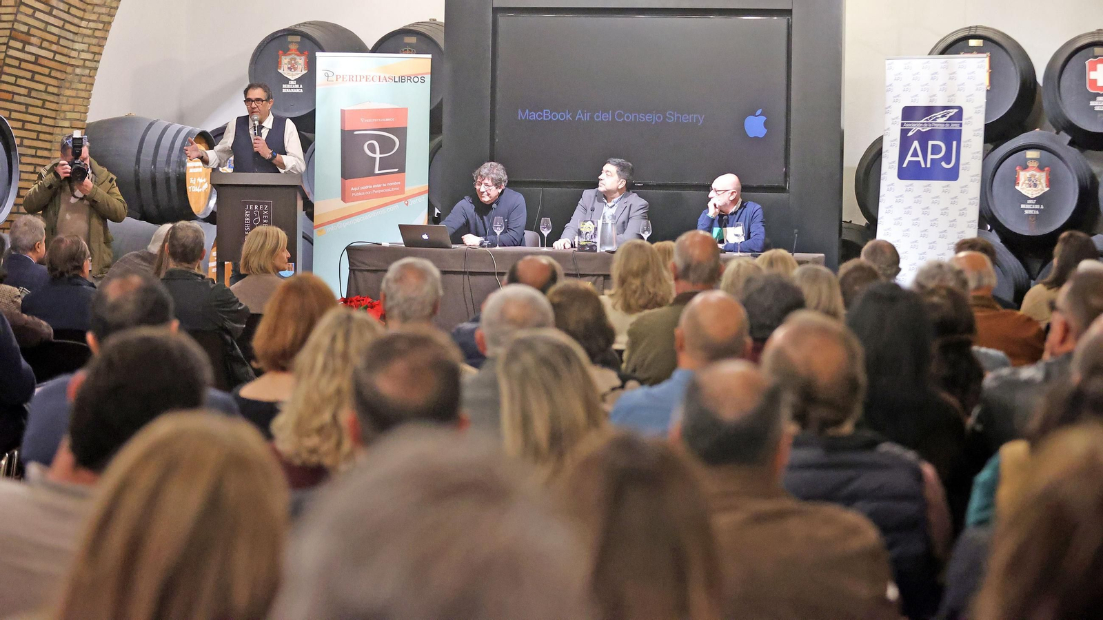 Las fotos de la presentación de 'Sorbos de sacristía', la obra póstuma de Juan Pedro Simó
