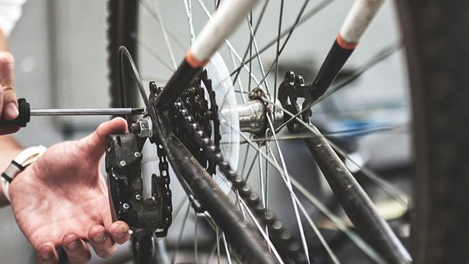 Biciterapia es lo que recomendamos a muchos de los estresados de hoy en día.