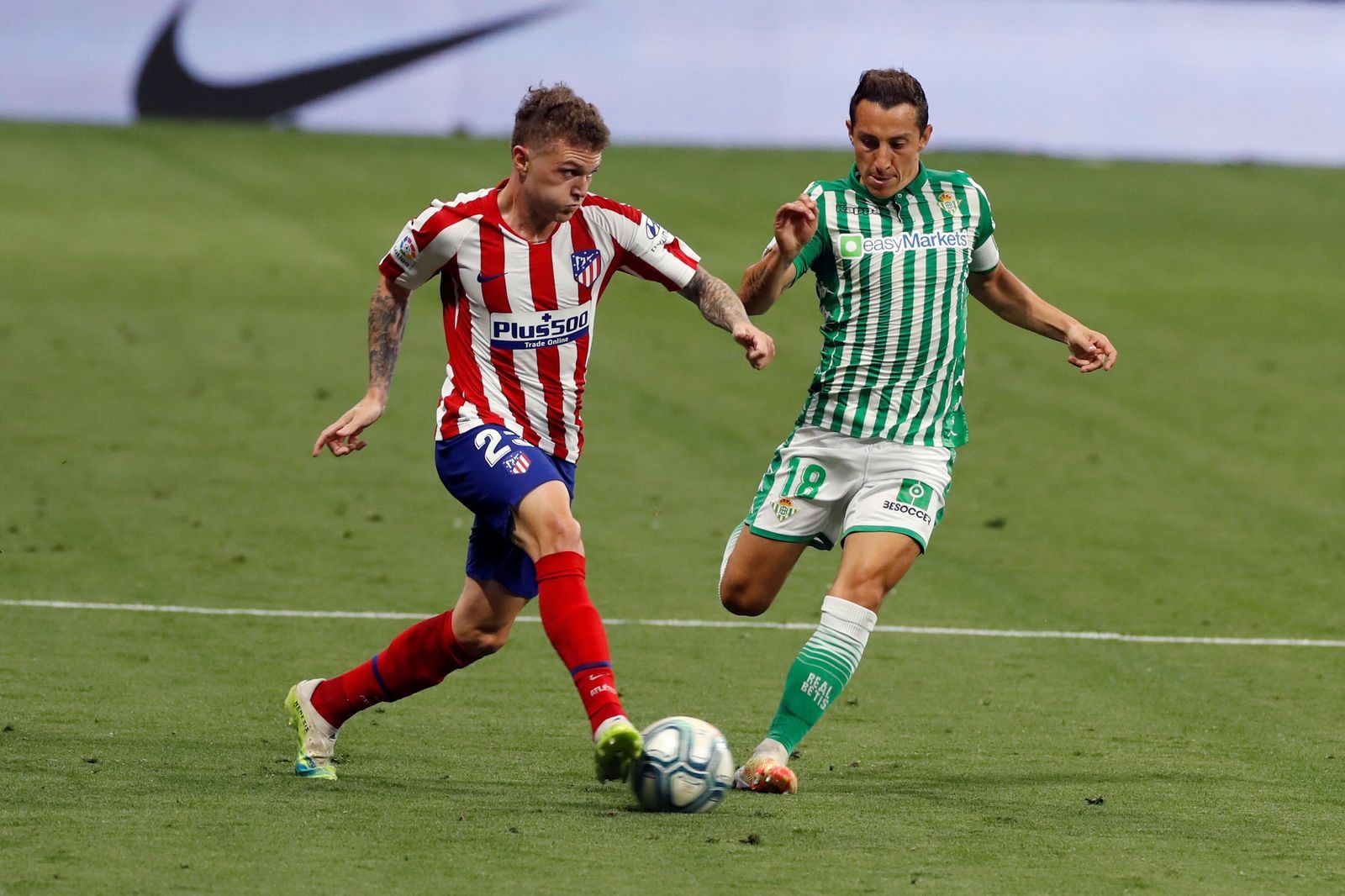 Kieran Trippier en un partido ante el Betis