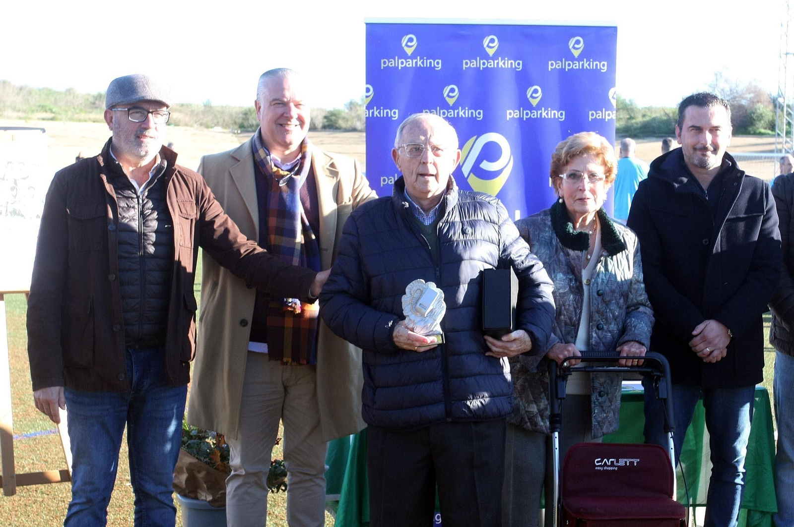 Imágenes del partido homenaje a los árbitros históricos de fútbol de Huelva