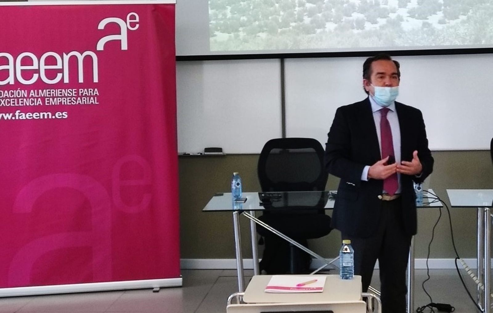 Francisco Viguera, director general de Ybarra, en la acción de la Faeem