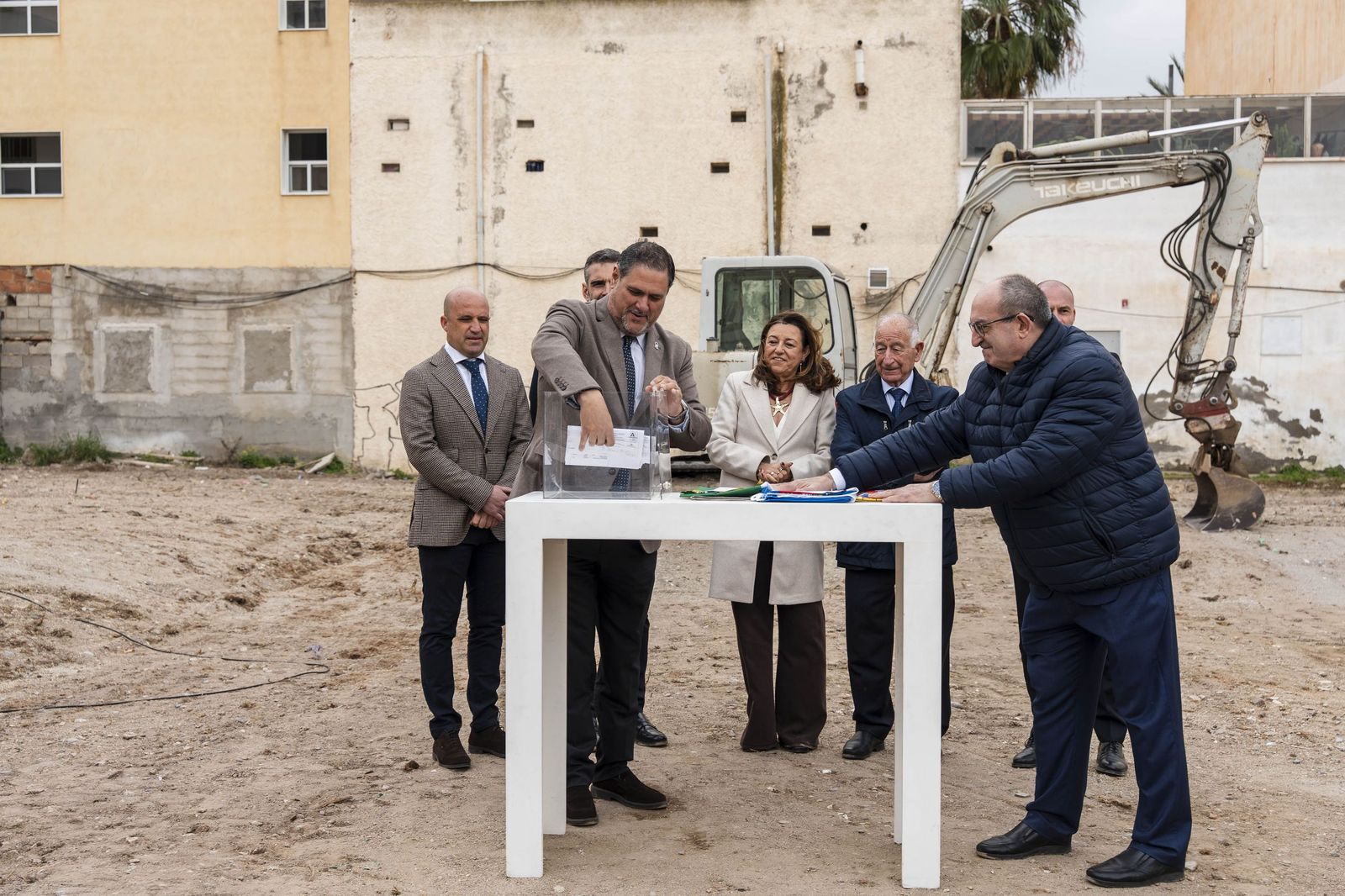 Las mejores imágenes de la colocación de la primera piedra del nuevo IES Las Marinas de Roquetas