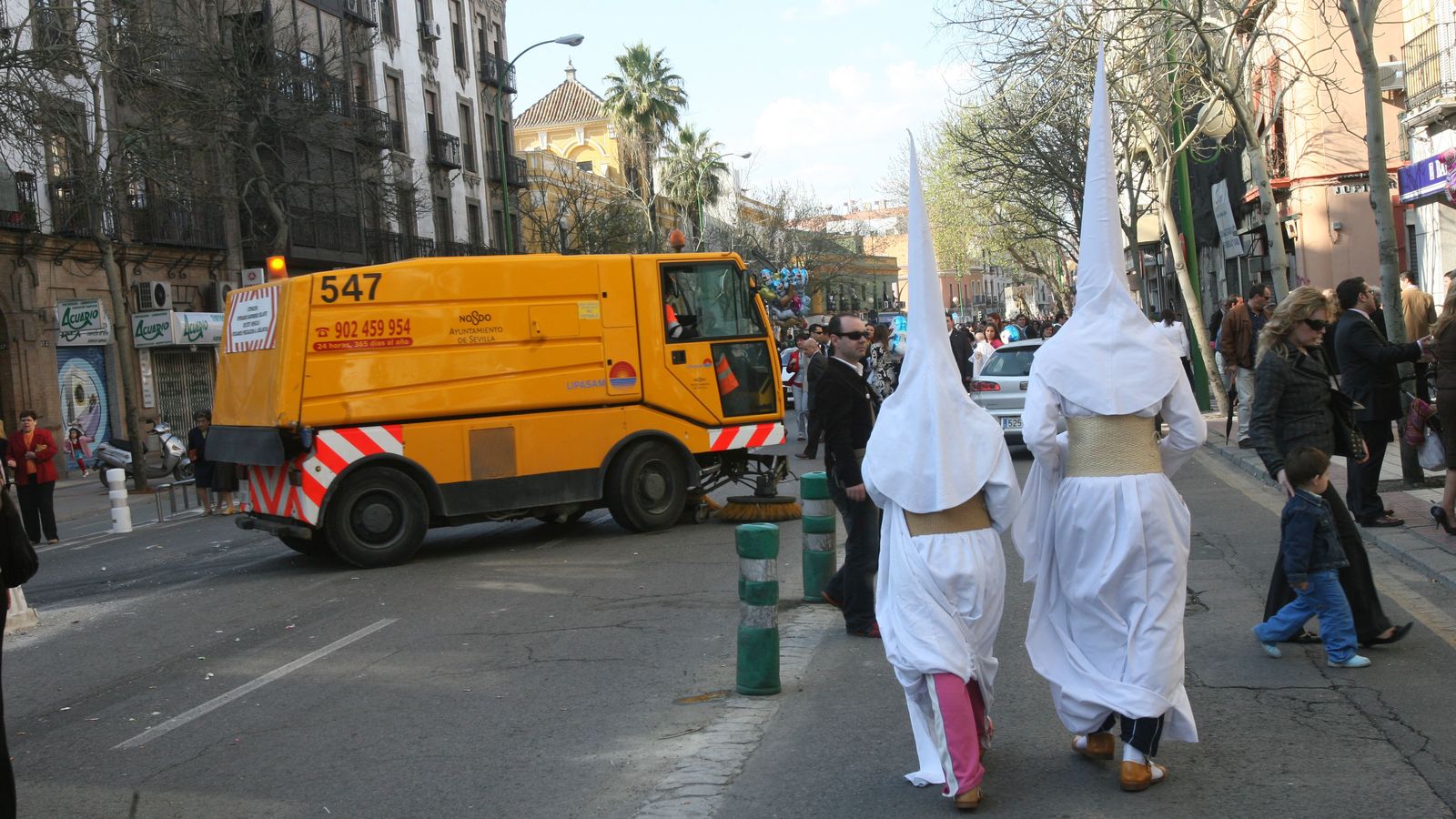 Lipasam tras pasar una cofradía