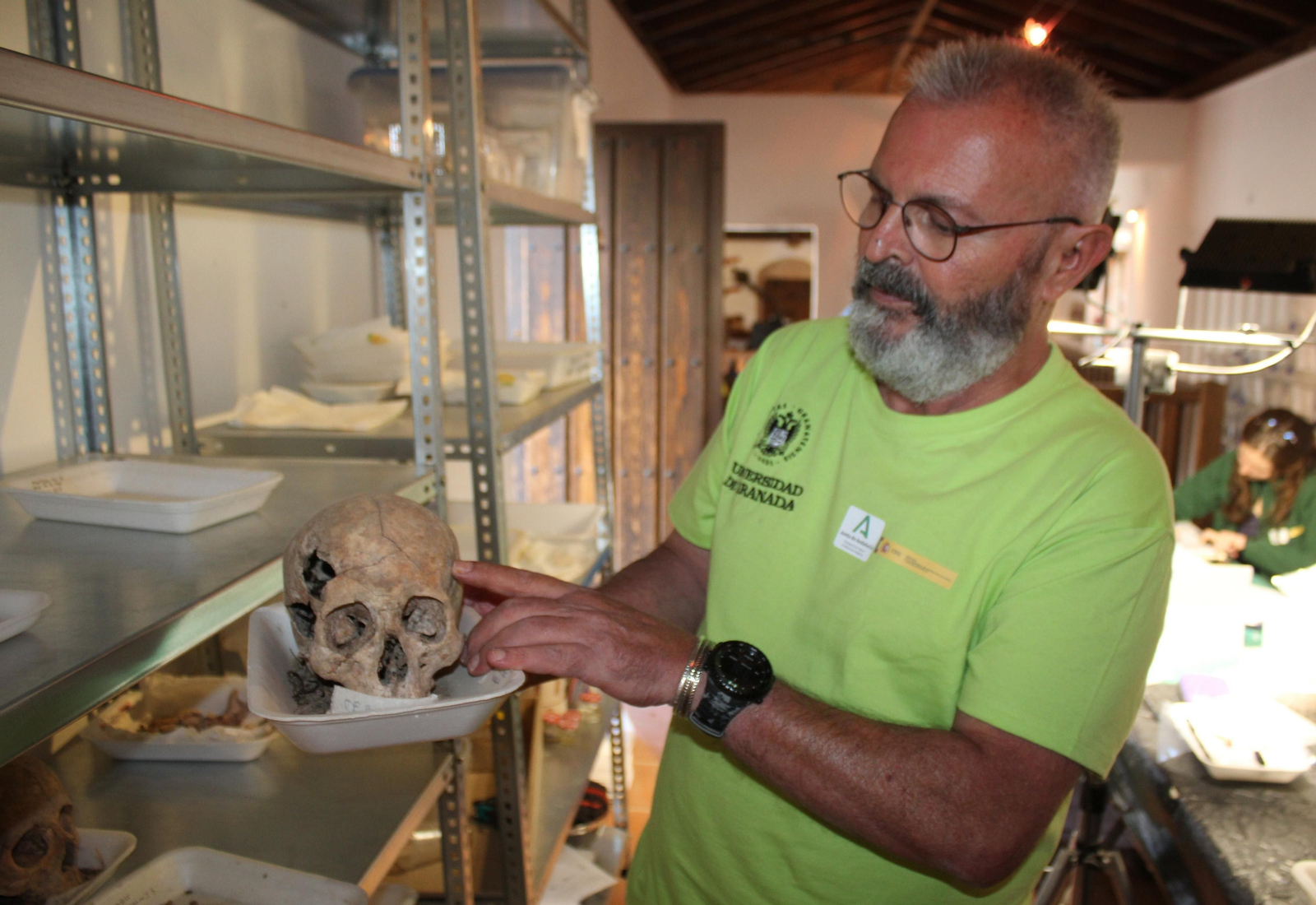 Imagen del laboratorio de Víznar donde se estudian los restos exhumados