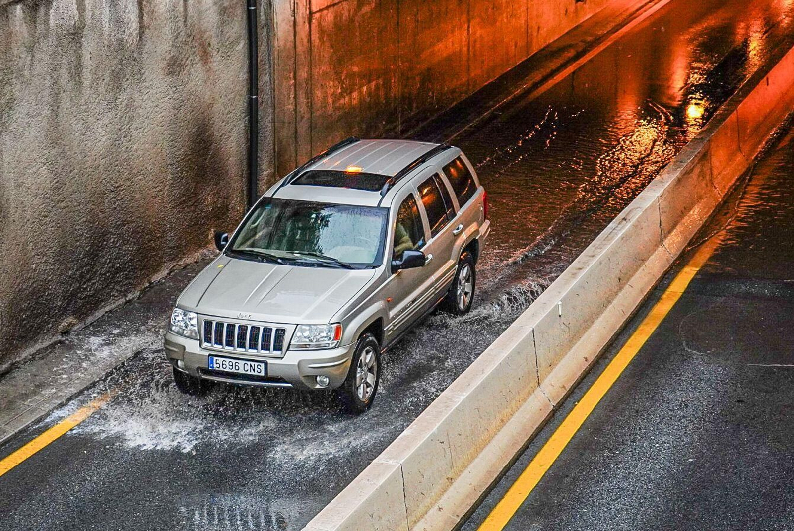 Galería | El agua toma la ciudad de Granada como consecuencia de la Dana