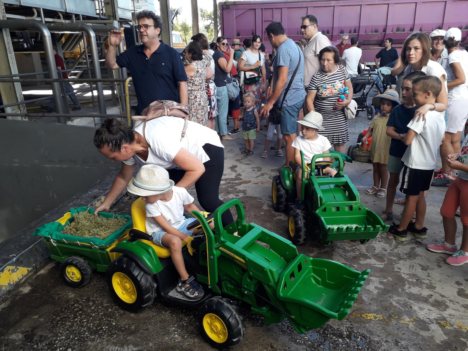 La primera vendimia infantil de Montilla, en imágenes
