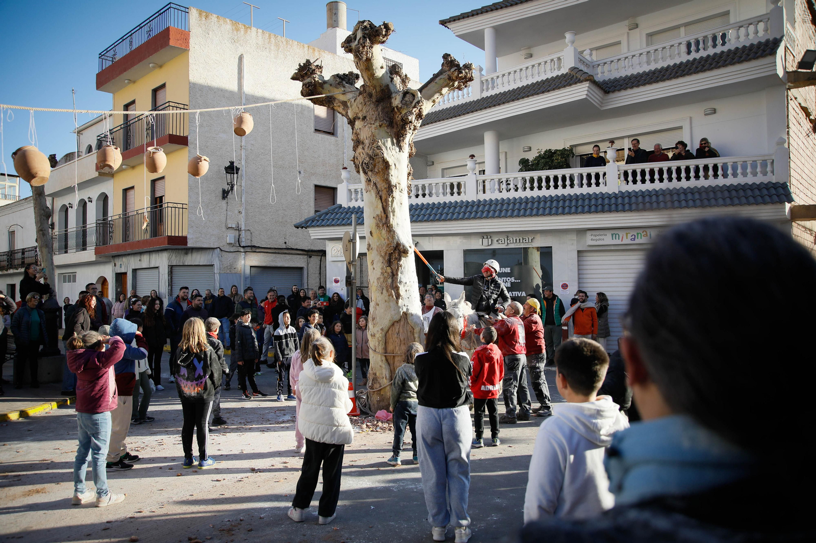 Las mejores imágenes del cierre de fiestas en Fiñana con "Las Ollas"