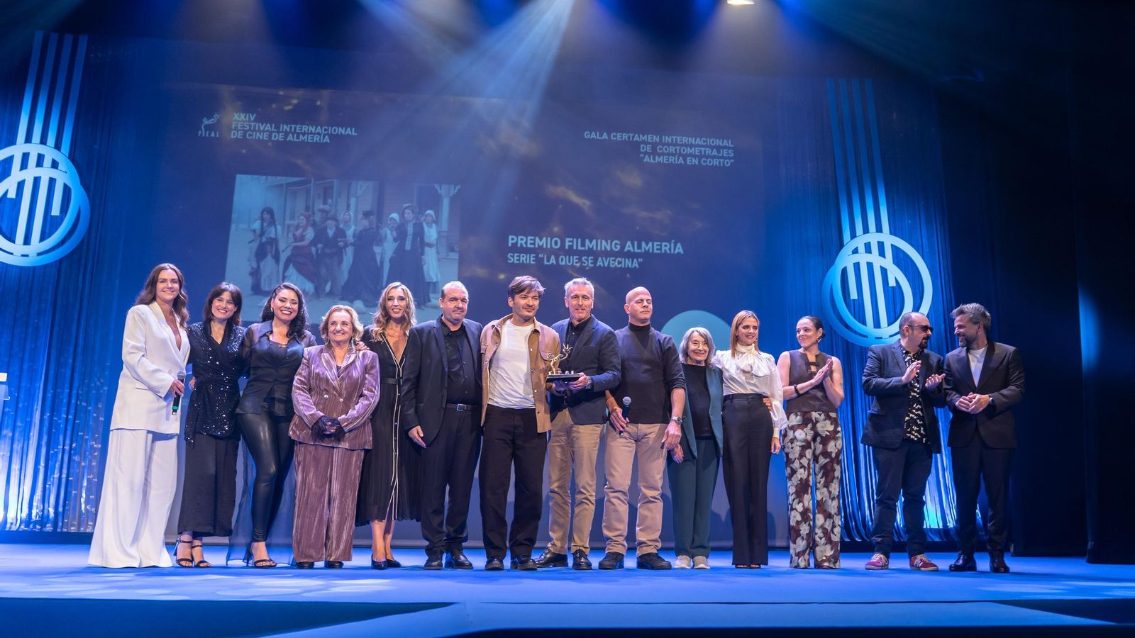 Los protagonistas de ‘La que se avecina’ recibiendo el premio Filming Almería.