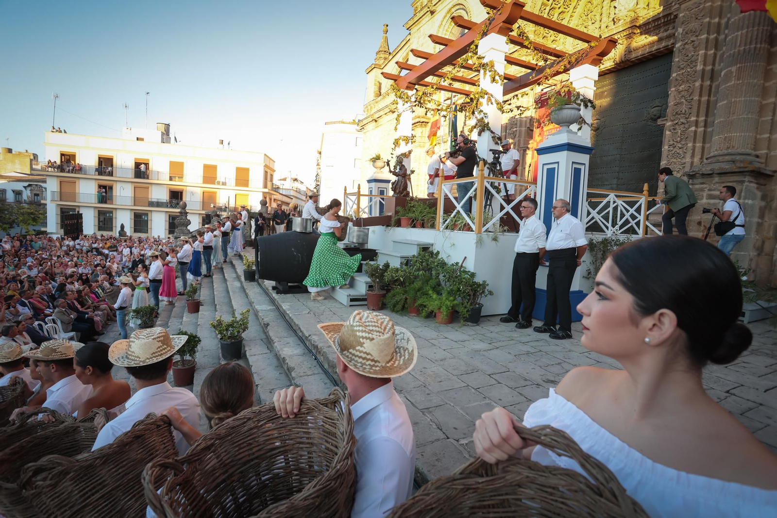 Imágenes de la Pisa de la Uva en la Catedral de Jerez
