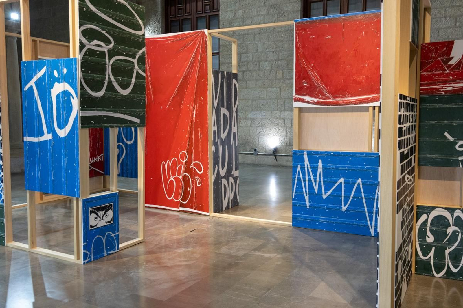 Inauguración de la exposición 'Sombras de bestias y coches'