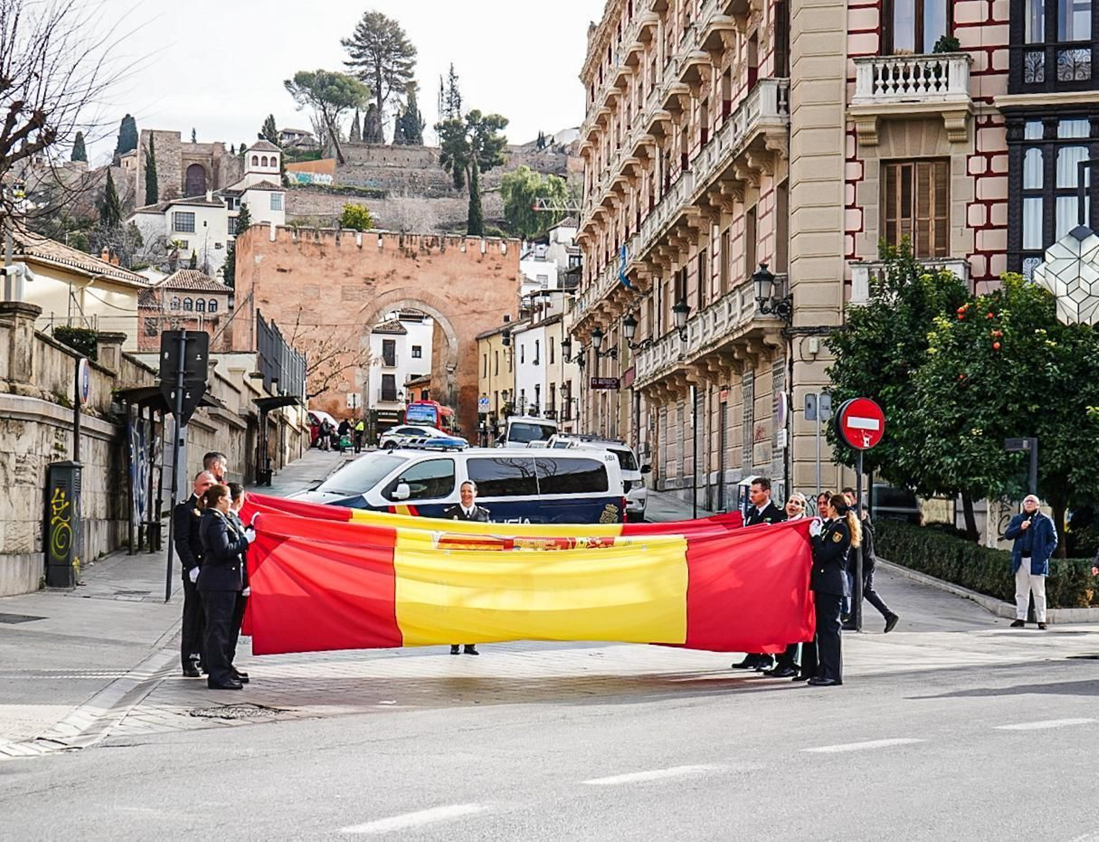 Fotogalería: Granada iza la bandera de España en el bicentenario de la Policía Nacional