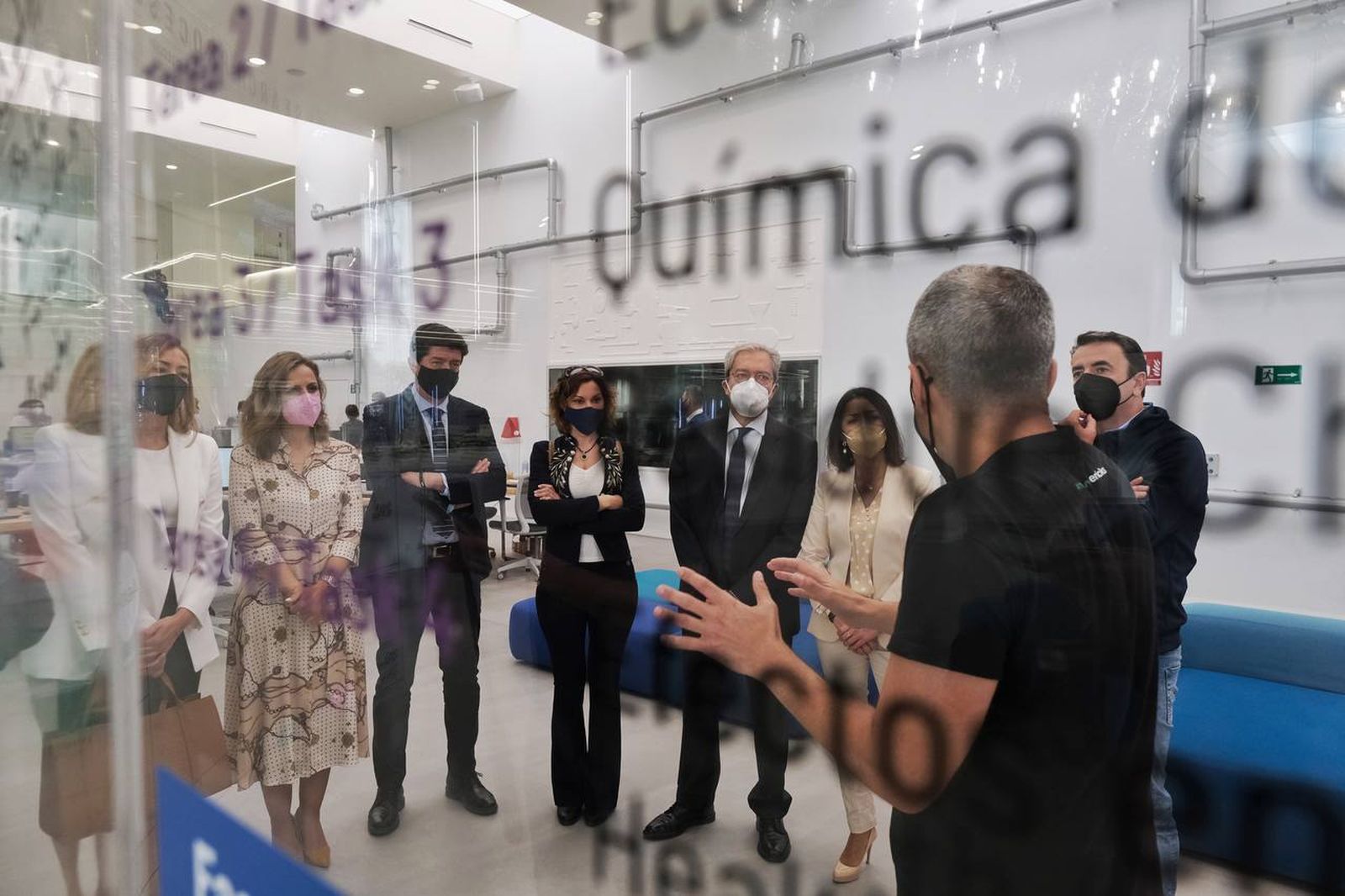 El vicepresidente Juan Marín y el consejero Rogelio Velasco visitaron el pasado abril las instalaciones de la empresa y el proyecto de ampliación que cuenta con un incentivo de la Agencia IDEA