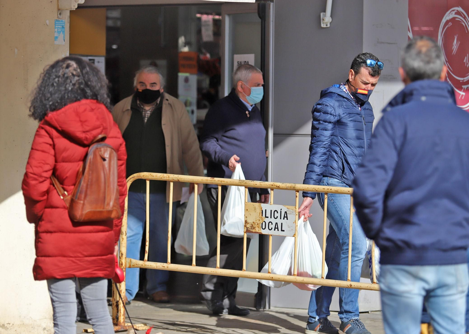 La Policía Local realizó controles en el Mercado del Carmen durante la mañana del sábado
