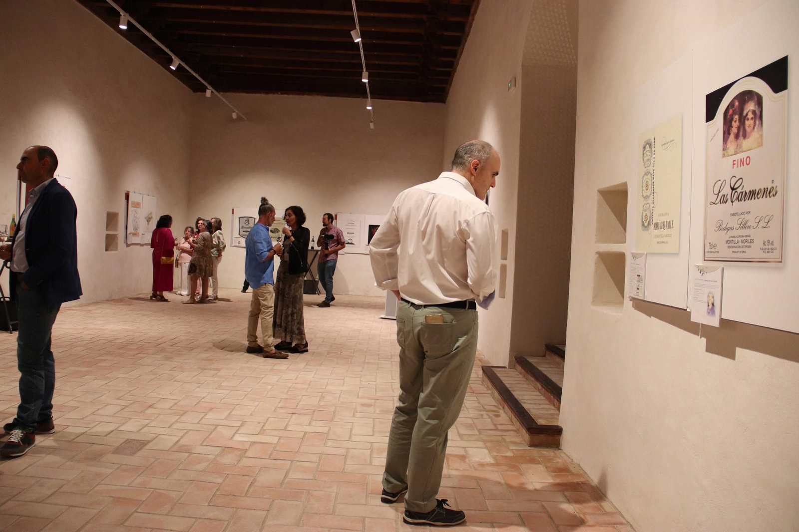 Las imágenes de la exposición de los vinos 'Con nombre de mujer' de Montilla Las imágenes de la exposición de los vinos 'Con nombre de mujer' de Montilla