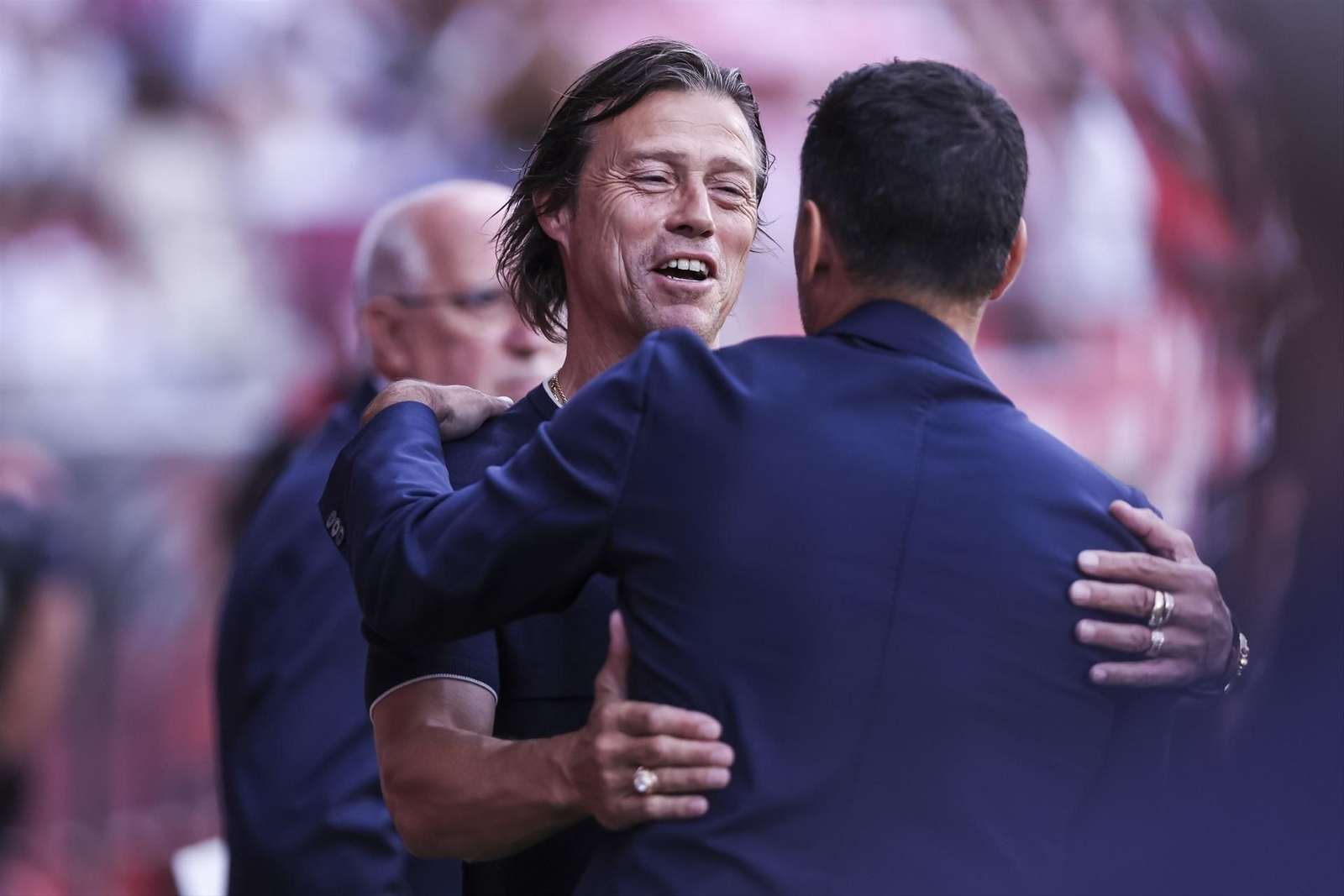 Matías Almeyda saluda a Míchel antes del Girona-Sevilla.