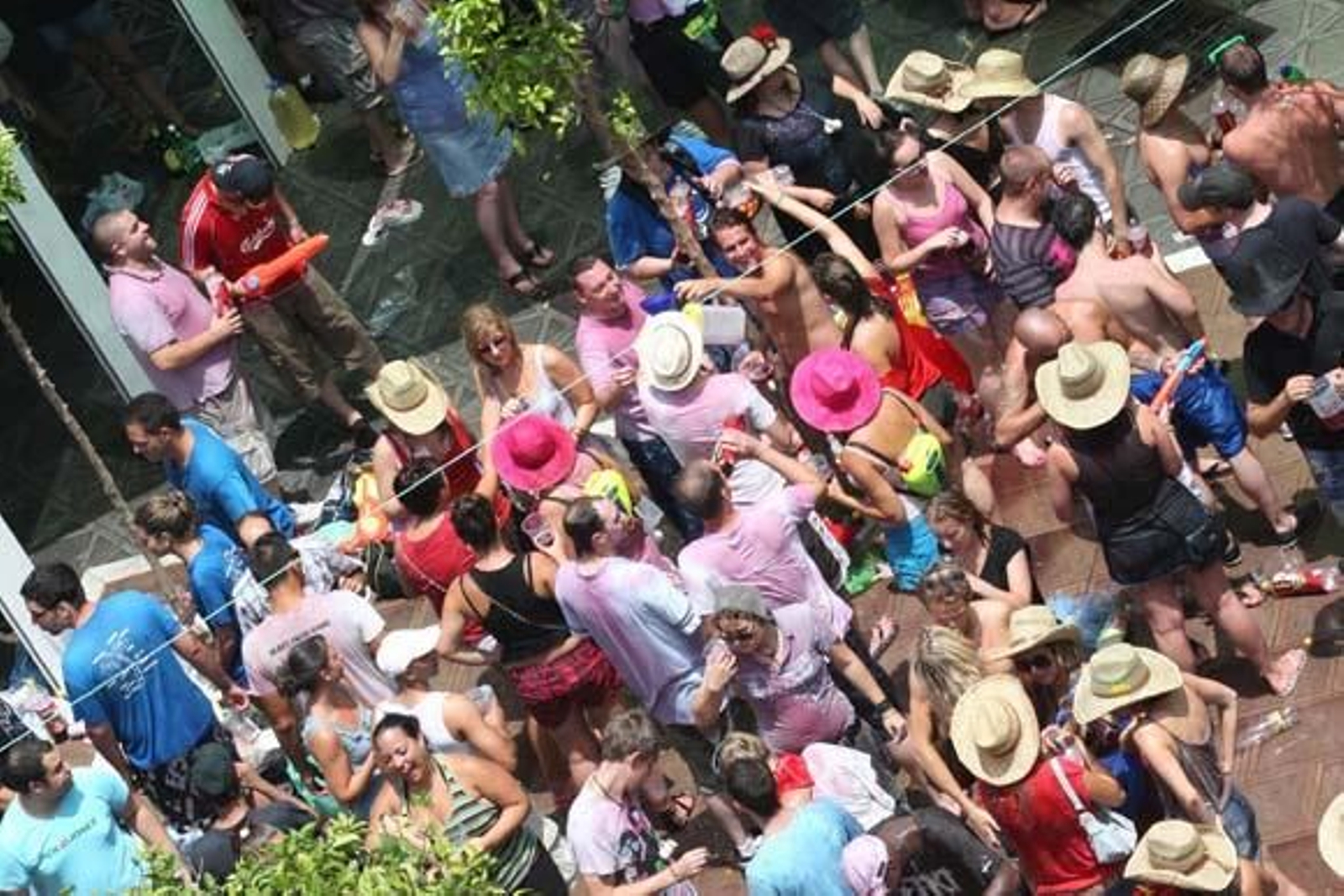 Los linenses se volcaron en la celebración del Domingo Rociero y el Real y el centro tuvieron un gran ambiente

Foto: Paco Guerrero