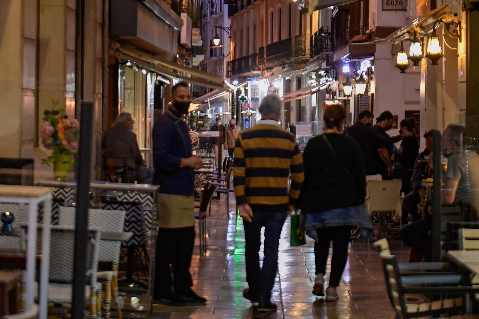 Fotos de los bares de Granada cerrando a las 22:00 horas