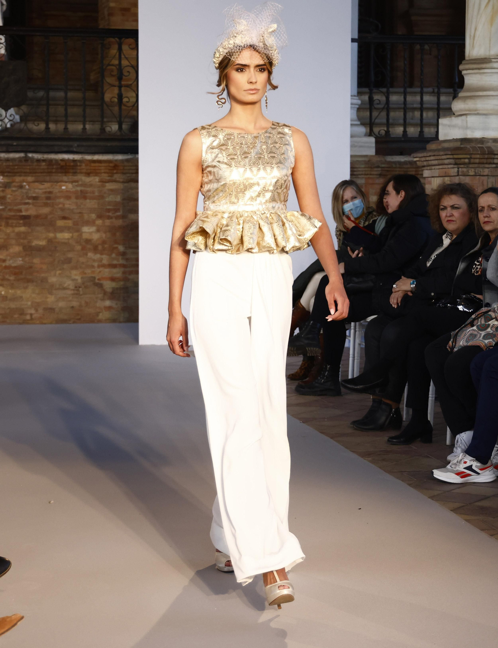 Las tendencias en vestidos de novia e invitada de la pasarela SIQ, en fotos