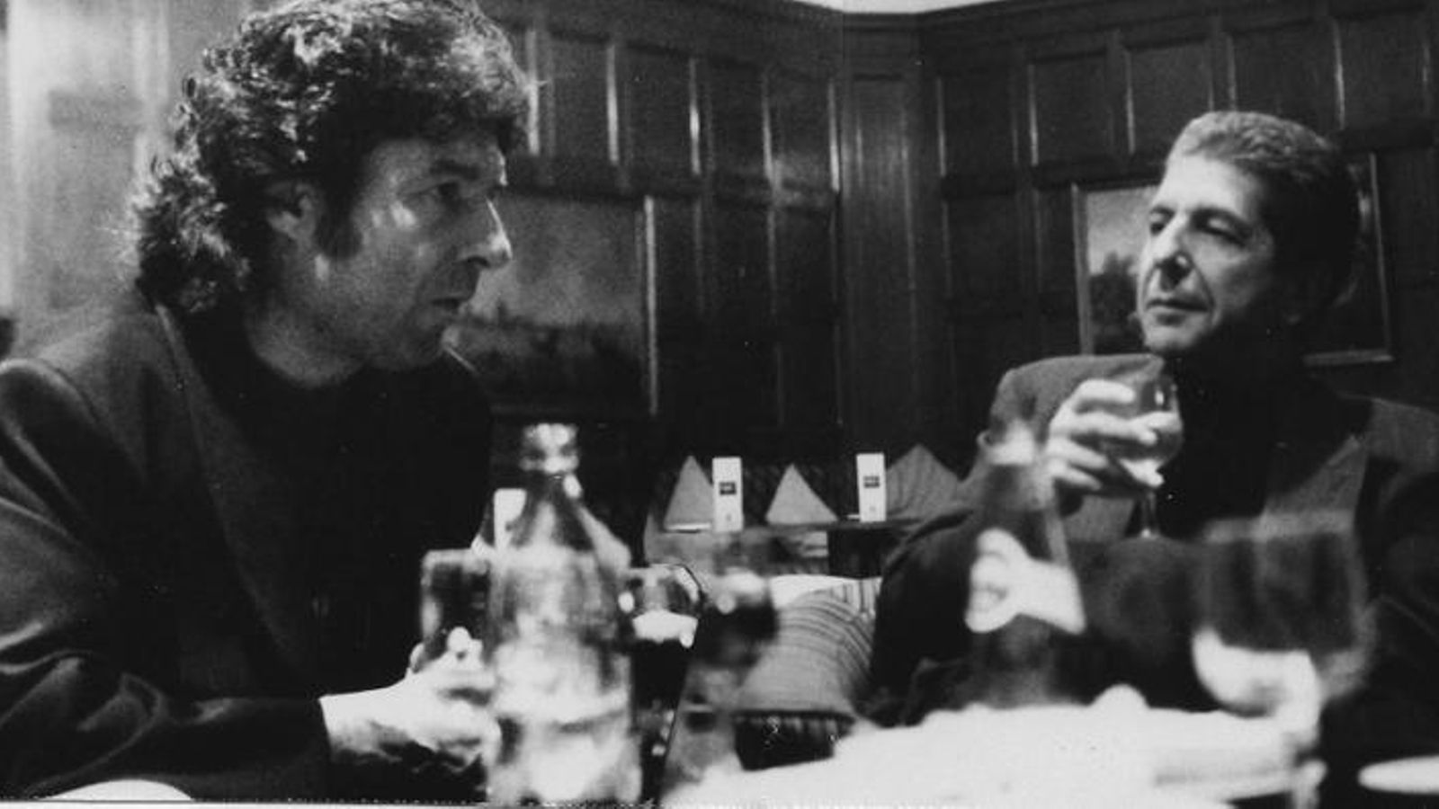 Enrique Morente y Leonard Cohen en una imagen del documental 'Omega'.