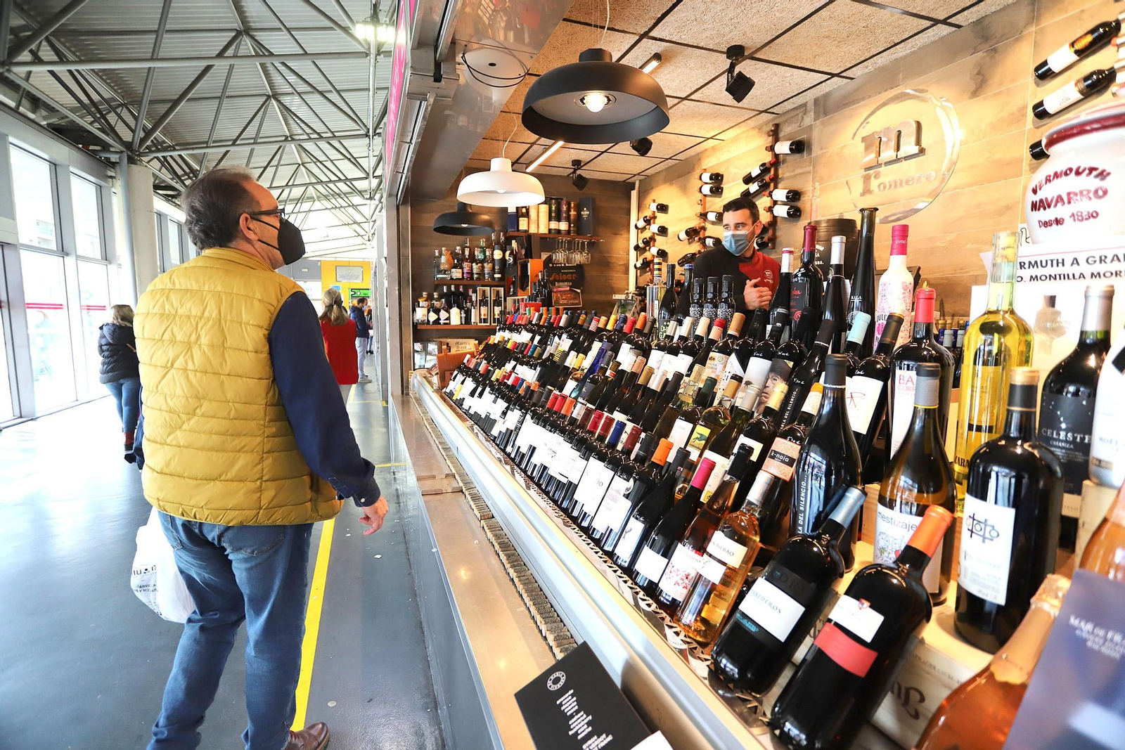 La Policía Local realizó controles en el Mercado del Carmen durante la mañana del sábado