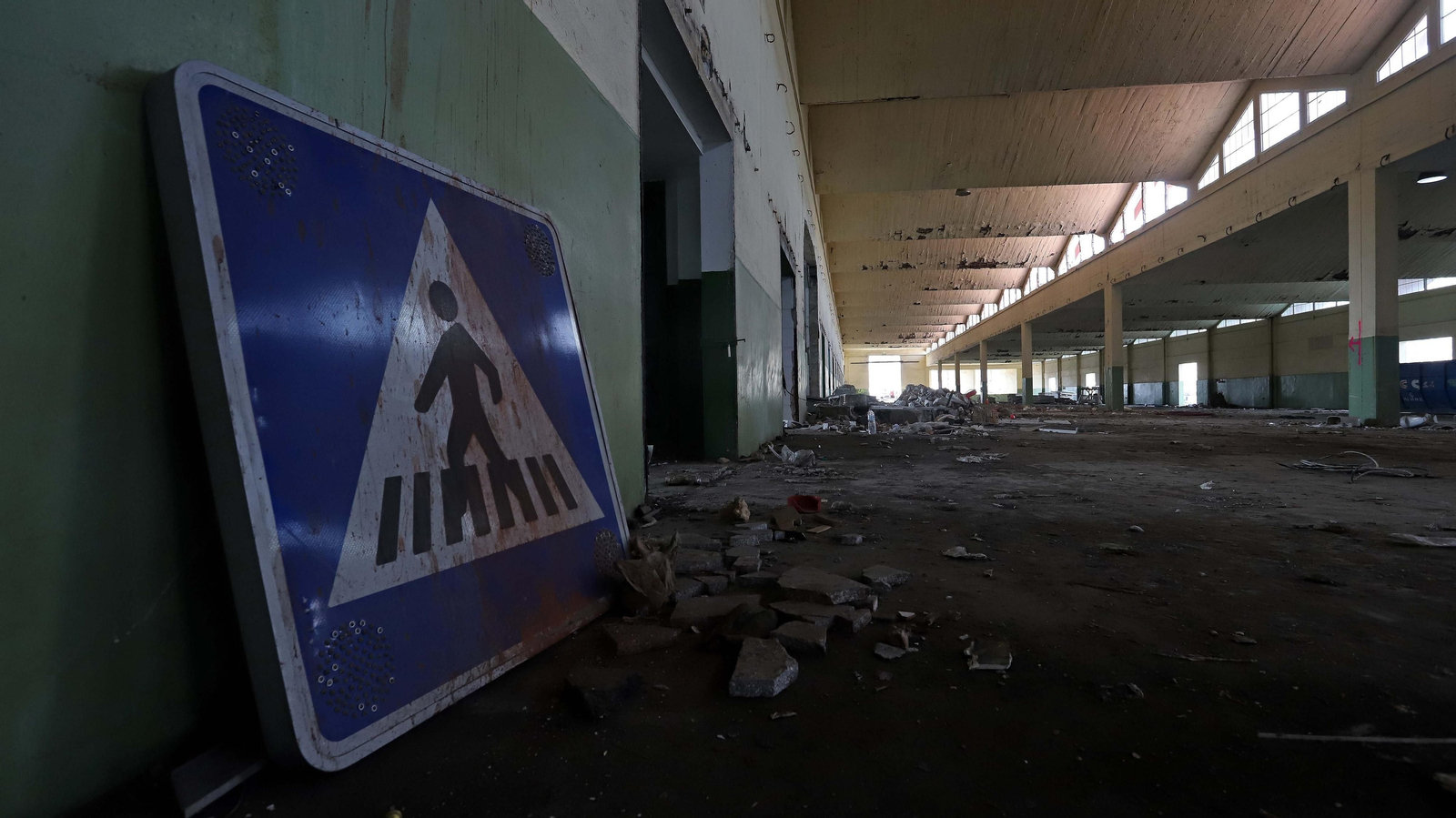 Inicio del derribo de la lonja de Algeciras