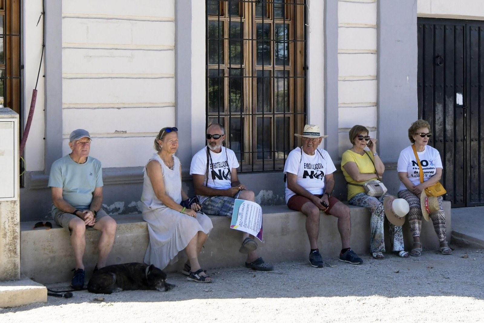 Así se han manifestado por las calles de Padul en contra de la embotelladora de Cijancos