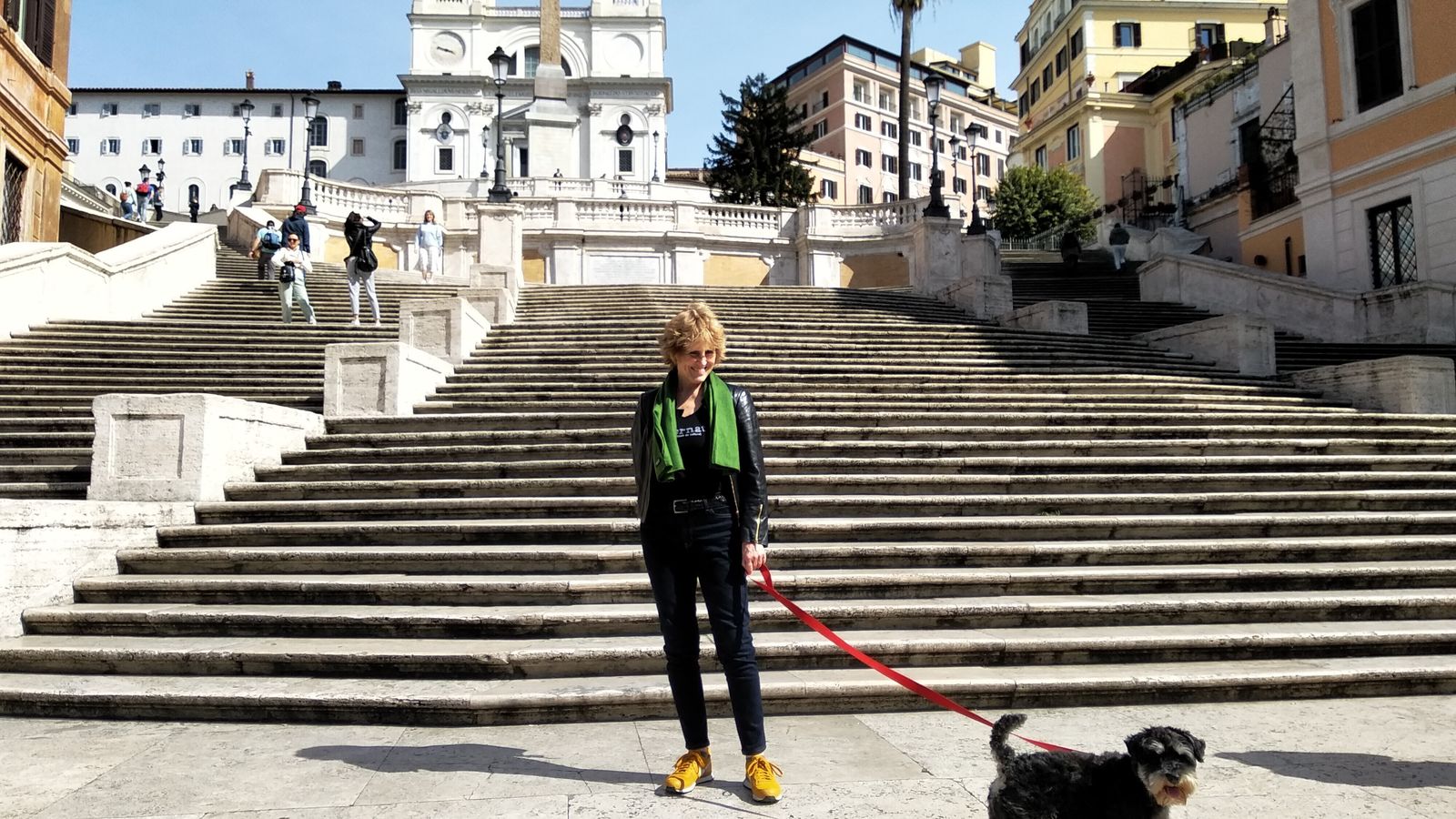 Mercedes Milá y Scott, en la Plaza de España en Roma