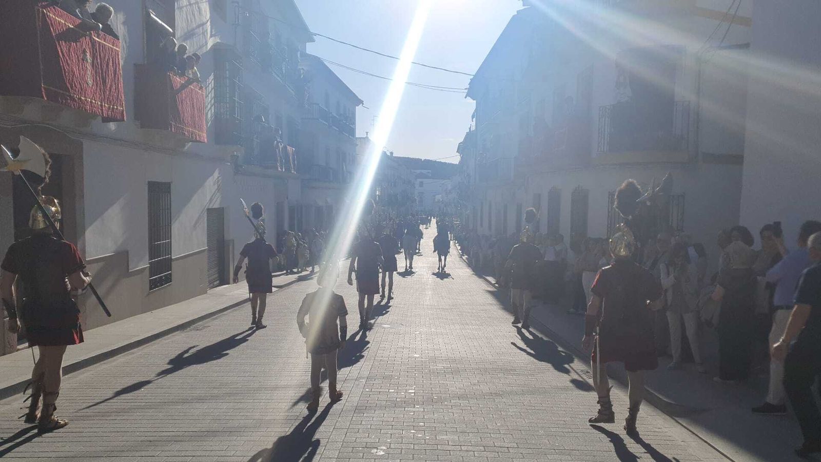 Viernes Santo en Castro del Río: La cesión del paso al Santo Entierro, en imágenes