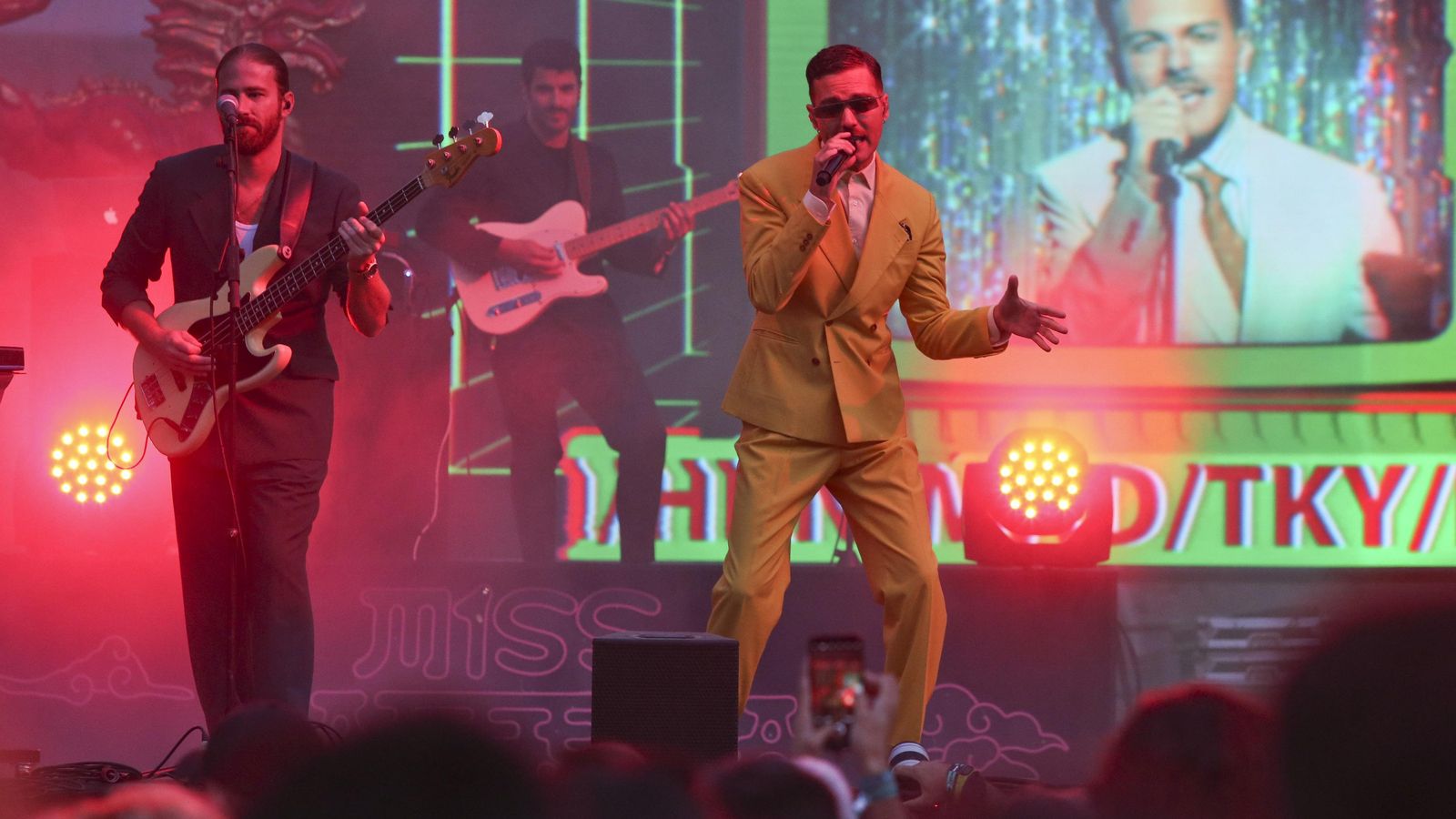 Miss Caffeina subió al escenario en tercer lugar.