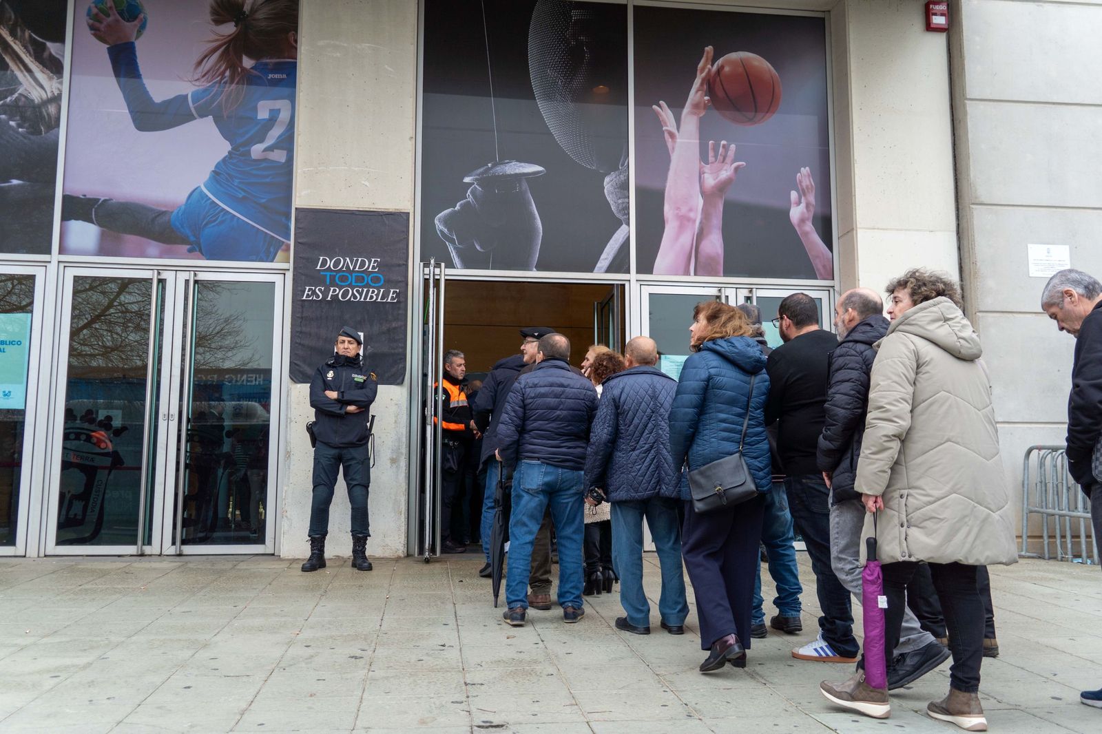 Fotografías del ambiente previo a la Misa funeral por las víctimas del accidente ferroviario