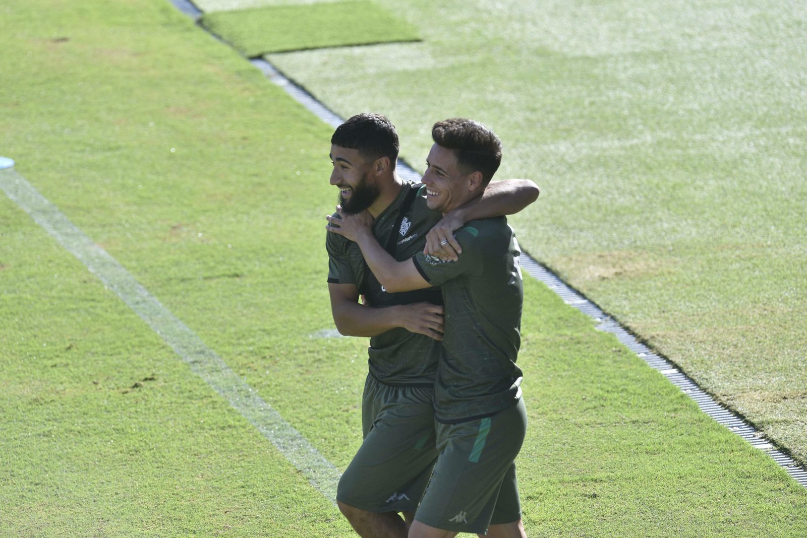 Fekir junto a Tello en un entrenamiento.
