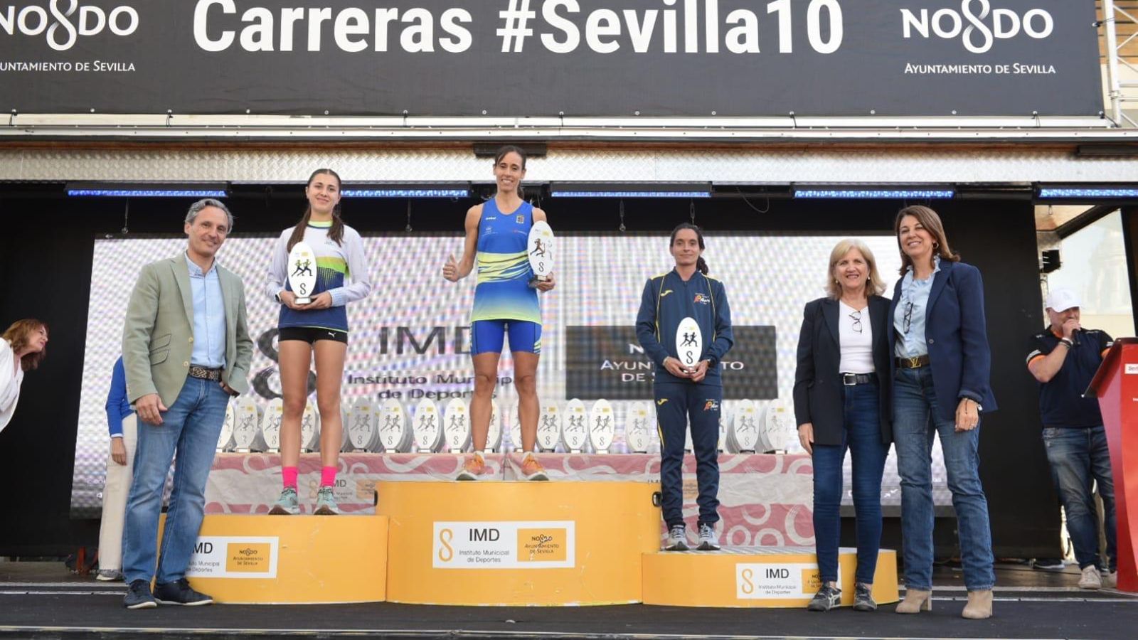 Podio femenino de la carrera absoluta.