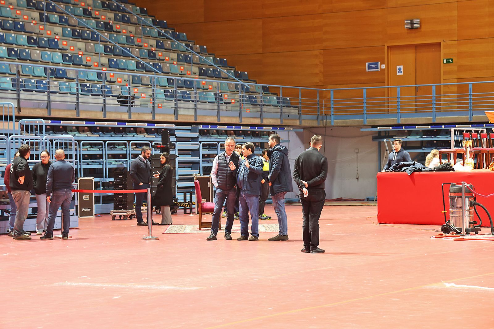 Últimos preparativos para la Misa funeral por las víctimas de Adamuz