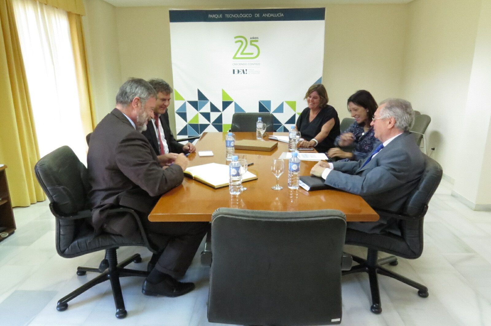 El embajador de Alemania, Wolfgang Dold, en su visita al PTA.