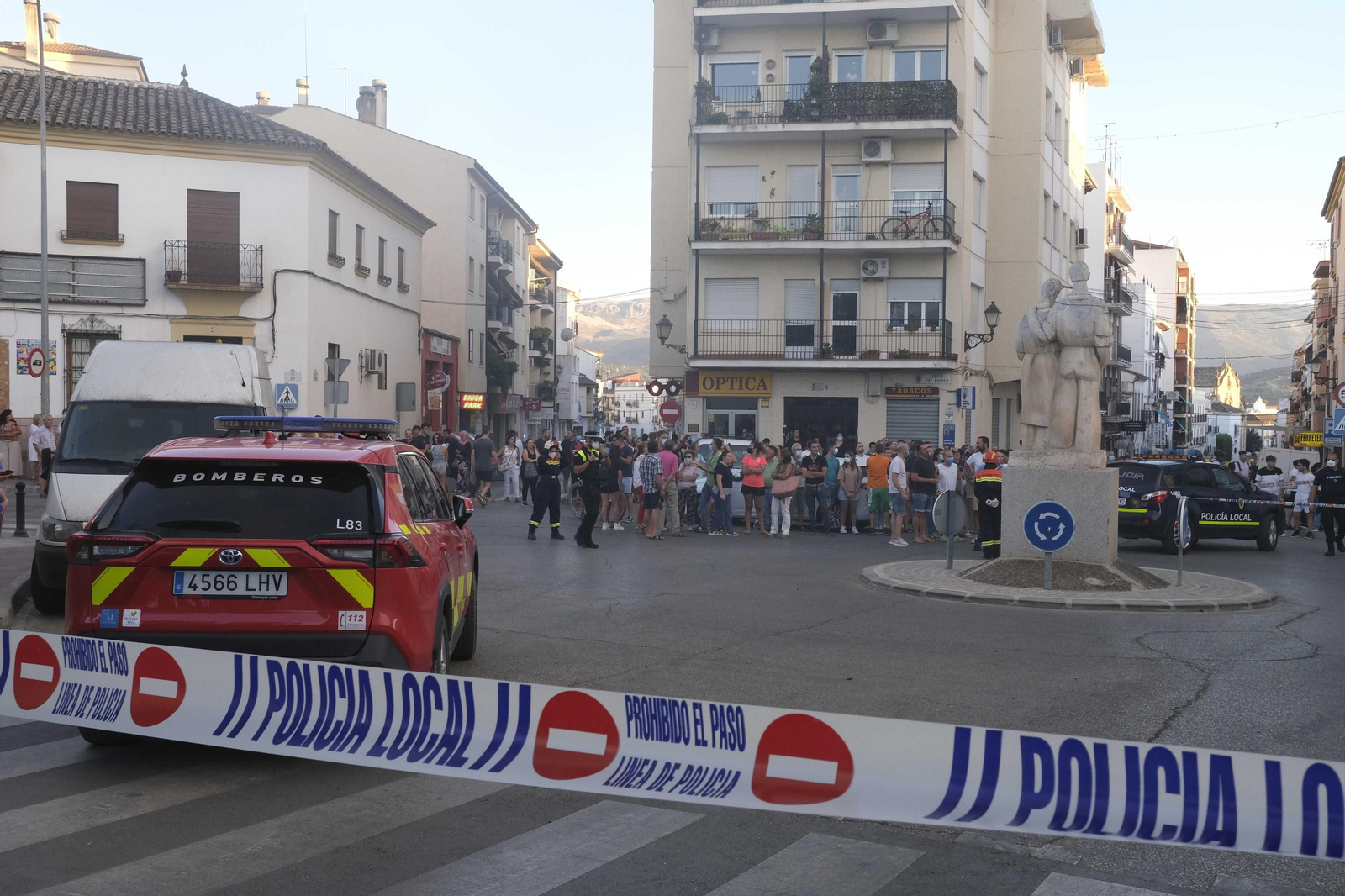 Incendio de un edificio de 18 viviendas en Ronda, en fotos