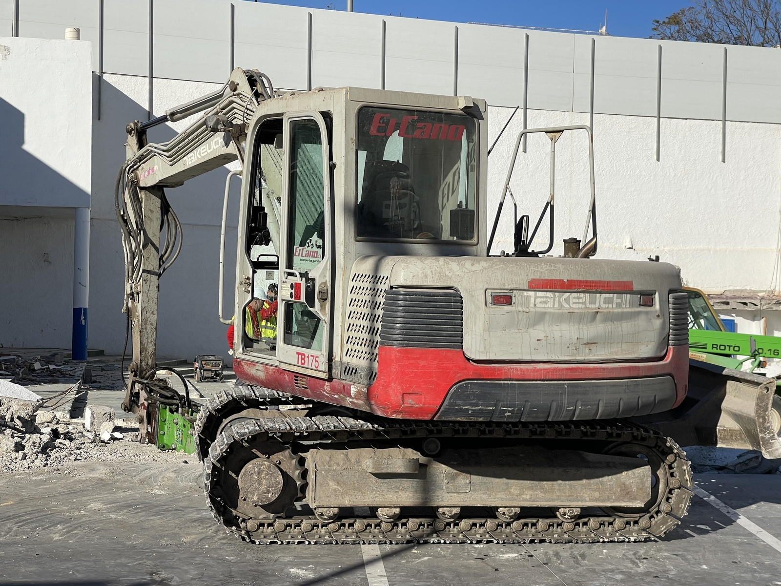 Las imágenes de la demolición del cine Tenis de Garrucha